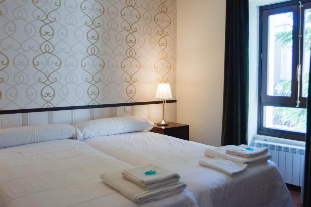 Hotel Casa Del Cura à Las Navas del Marqués Extérieur photo