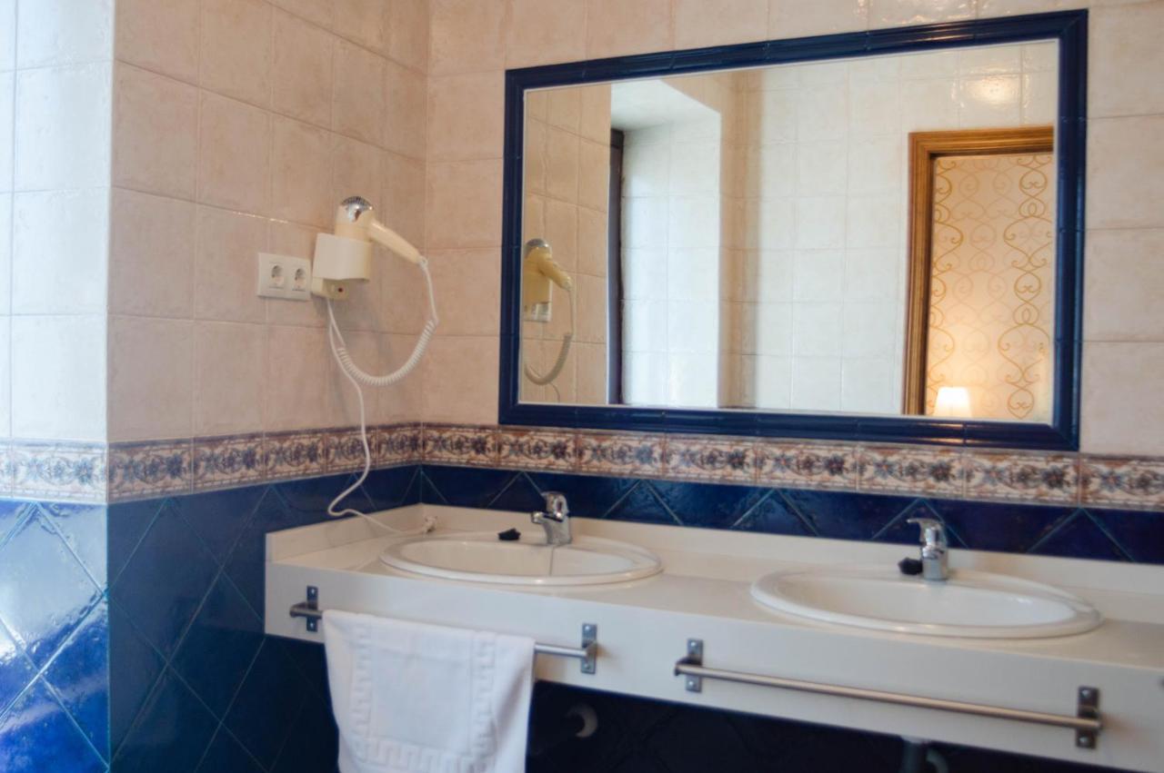 Hotel Casa Del Cura à Las Navas del Marqués Extérieur photo