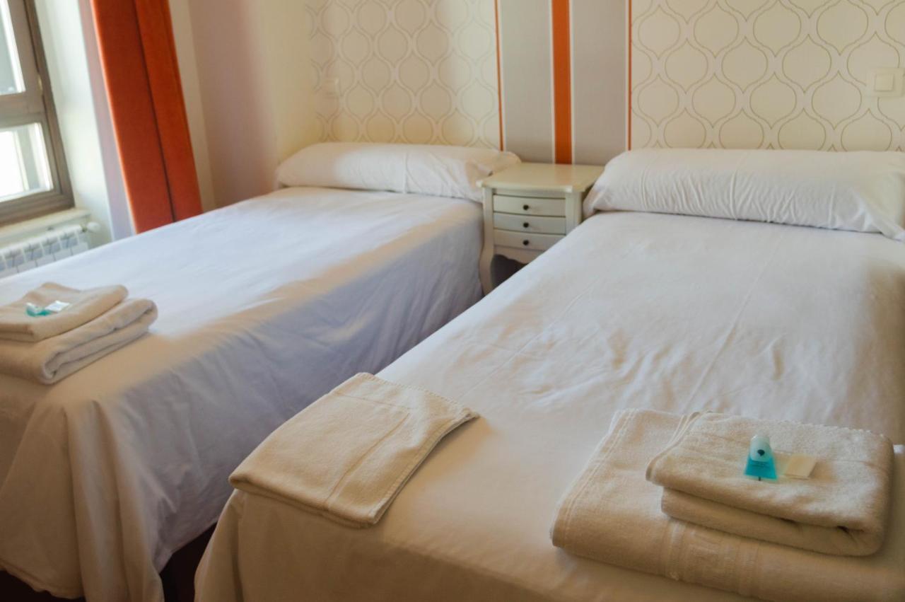 Hotel Casa Del Cura à Las Navas del Marqués Extérieur photo